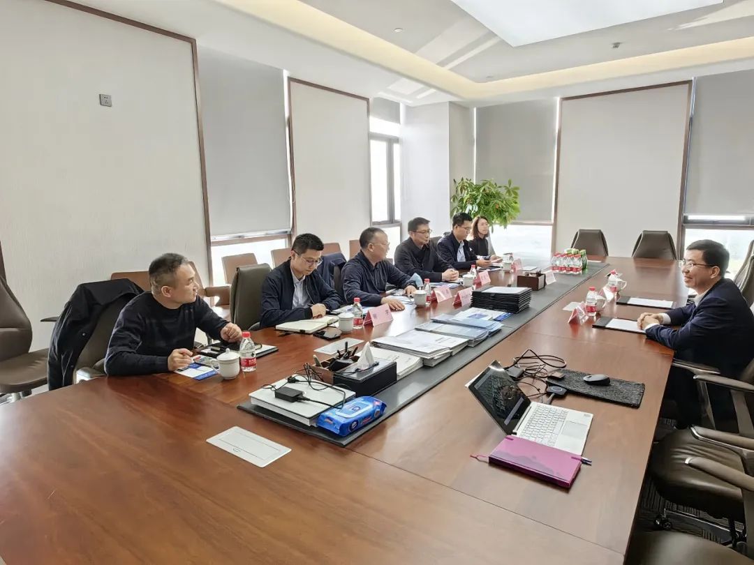南沙區(qū)產(chǎn)業(yè)園管理局局長(zhǎng)張樂(lè)春一行蒞臨廣東醫(yī)谷考察交流