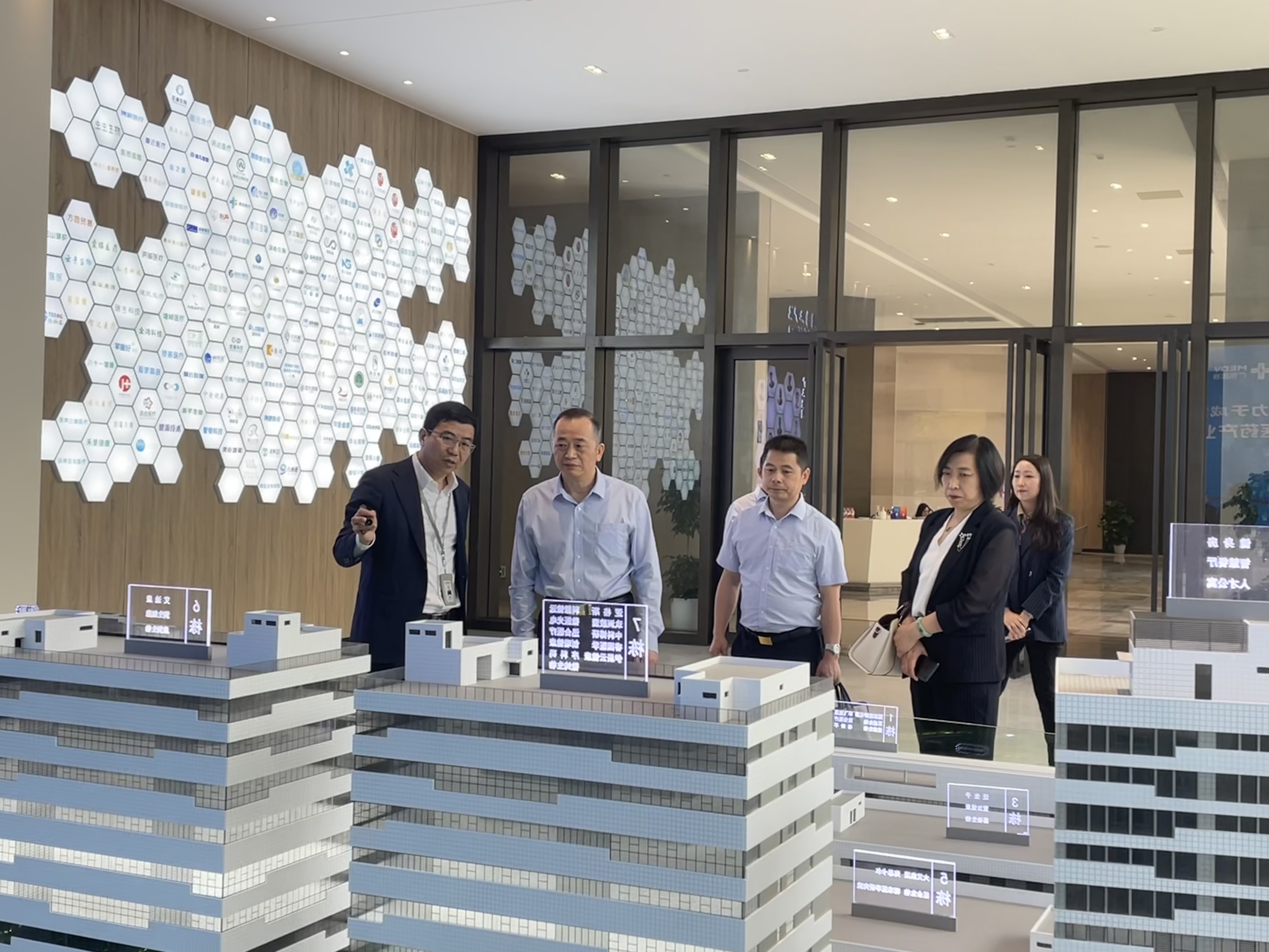 廣東省企業(yè)聯(lián)合會黨支部書孫傳春一行蒞臨廣東醫(yī)谷·南沙生命科學園（一園）考察交流