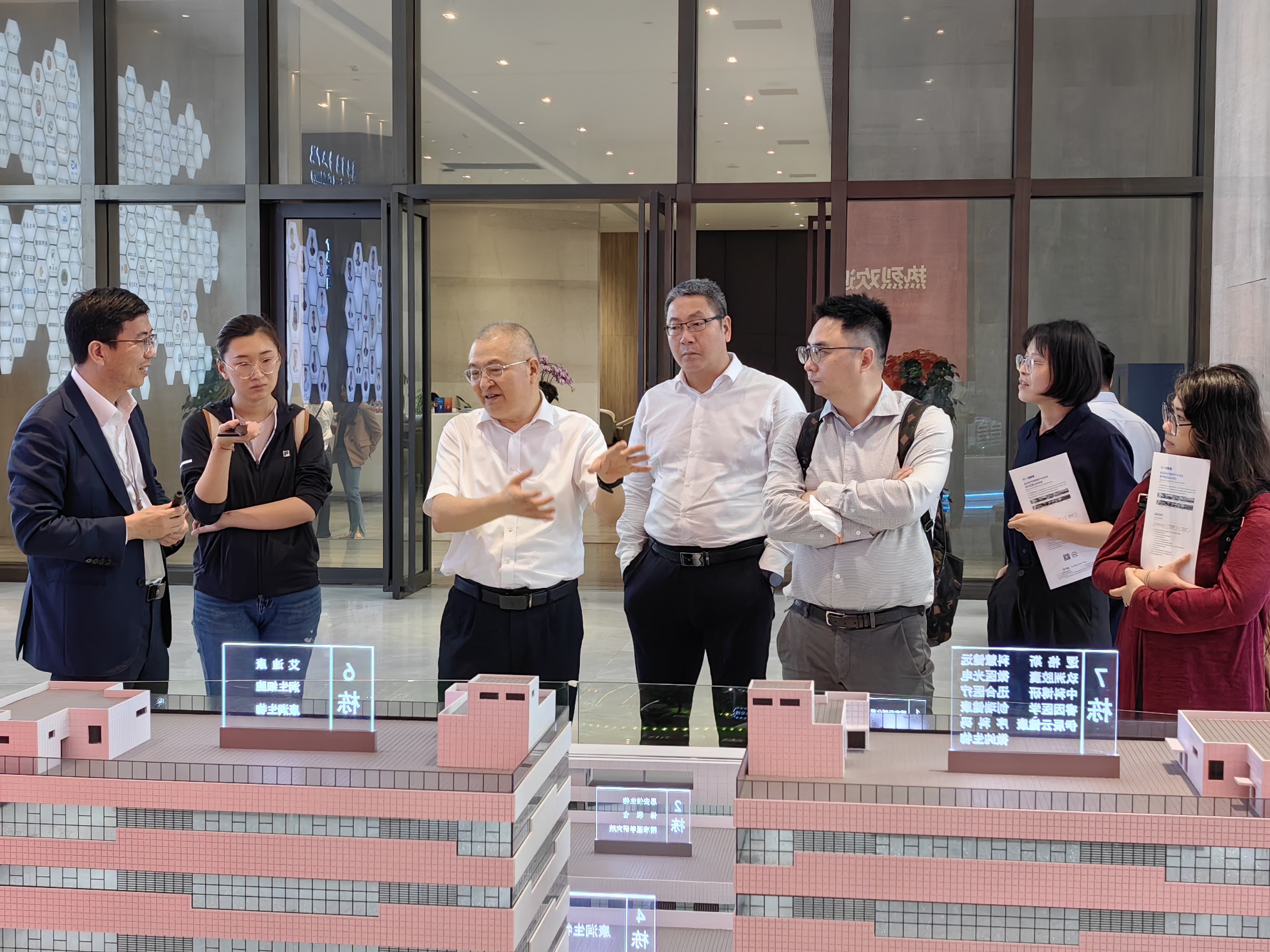 中山大學原副校長李善民一行蒞臨廣東醫(yī)谷調(diào)研考察